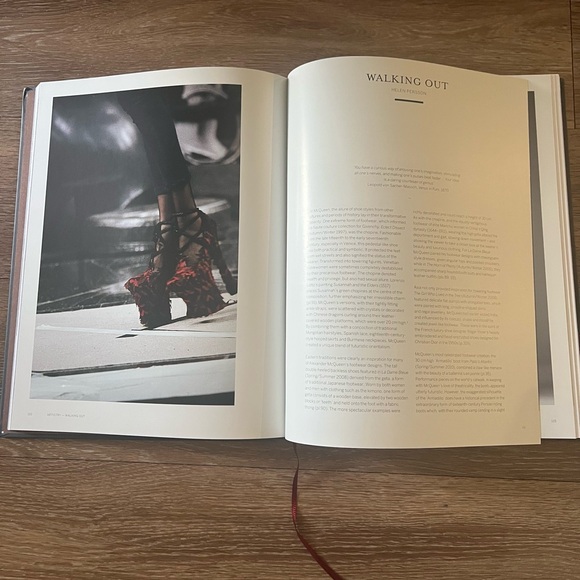 Alexander McQueen Leather Coffee Table book - Picture 5 of 9